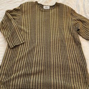 Women’s 1x long sleeve tunic top. Has gold shimmer to it